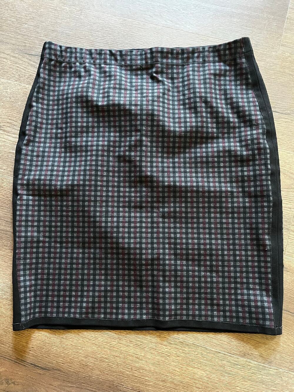 Max Studio Plaid Pencil Skirt Large Gray Burgundy Black Stretch Career Y2K